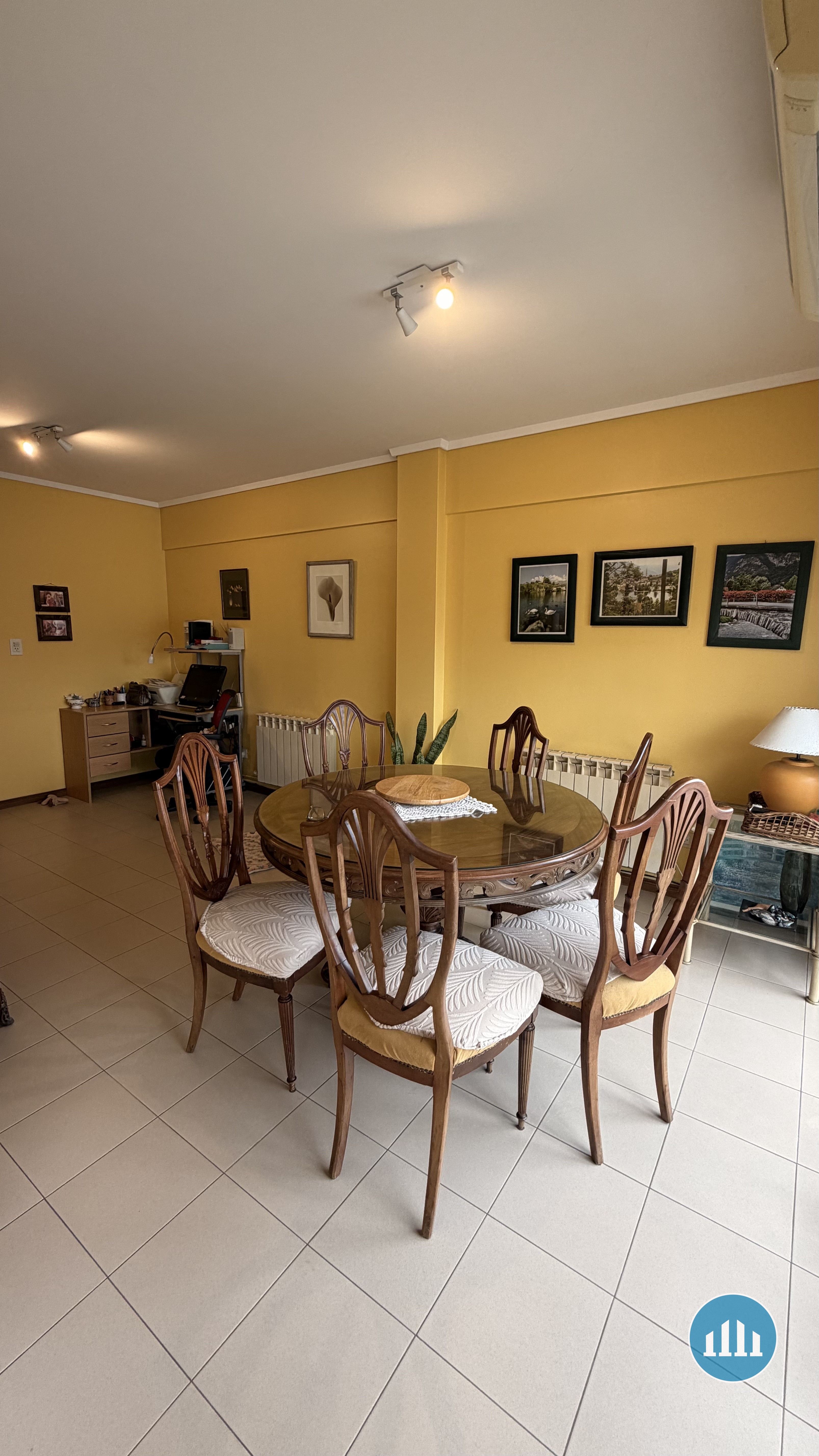 Departamento de 4 ambientes con cochera y baulera