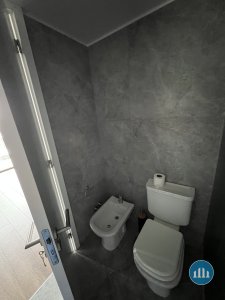 Departamento de 2 ambientes al frente con cochera y baulera - Chauvin