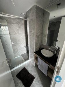 Departamento de 2 ambientes al frente con cochera y baulera - Chauvin
