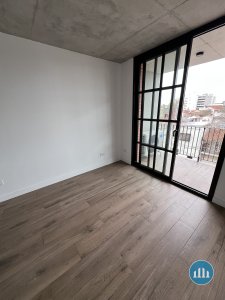 Departamento de 2 ambientes al frente con cochera y baulera - Chauvin