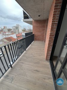 Departamento de 2 ambientes al frente con cochera y baulera - Chauvin