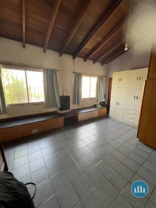 Casa con parque en Chauvin. Doble frente e ingreso. 456m²