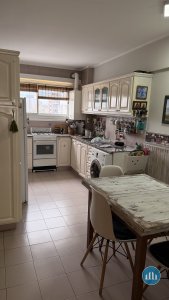 Departamento de 4 ambientes con cochera y baulera