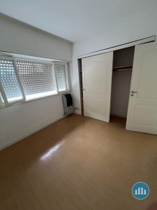 Departamento 3 ambientes con patio interno propio y baulera