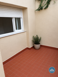 Departamento 3 ambientes con patio interno propio y baulera