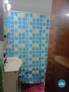 Departamento dos ambientes, contrafrente,, céntrico.