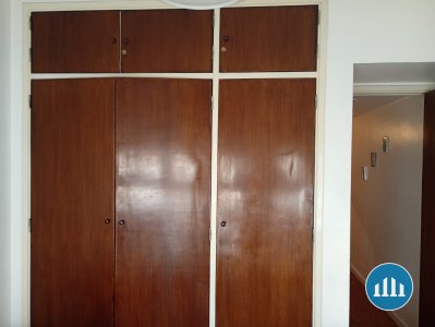 Departamento dos ambientes, contrafrente,, céntrico.