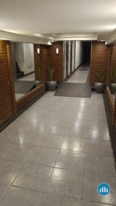 Departamento dos ambientes, contrafrente,, céntrico.